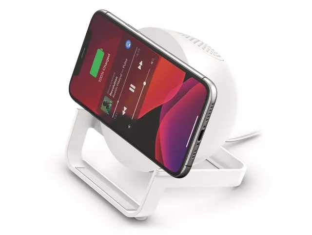 belkin-soundform-charge-altoparlante-bluetooth-con-supporto-di-ricarica-wireless image 1