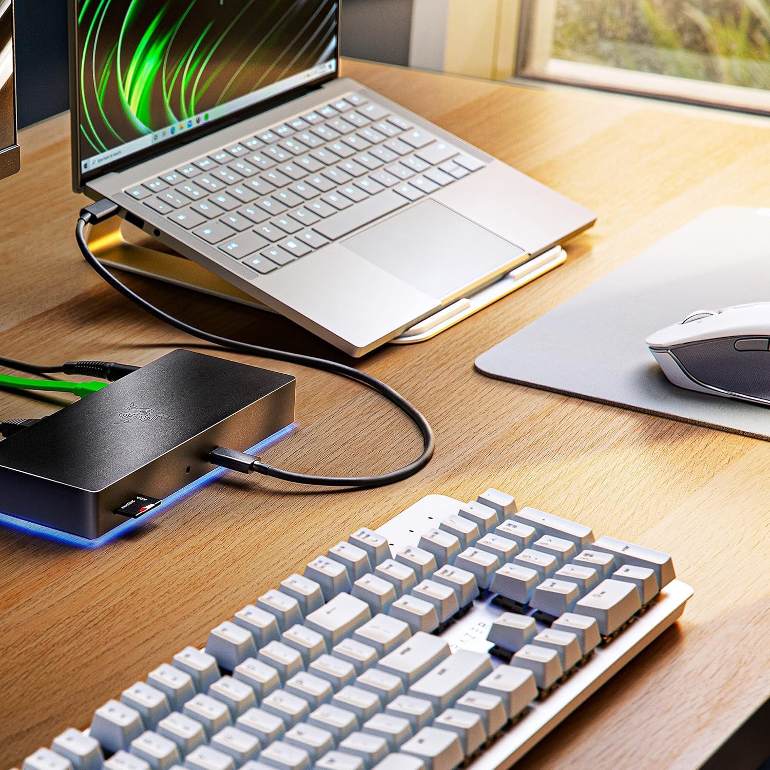 razer-laptop-stand-supporto-ergonomico-per-laptop-alluminio-inclinazione-18-comp image 5
