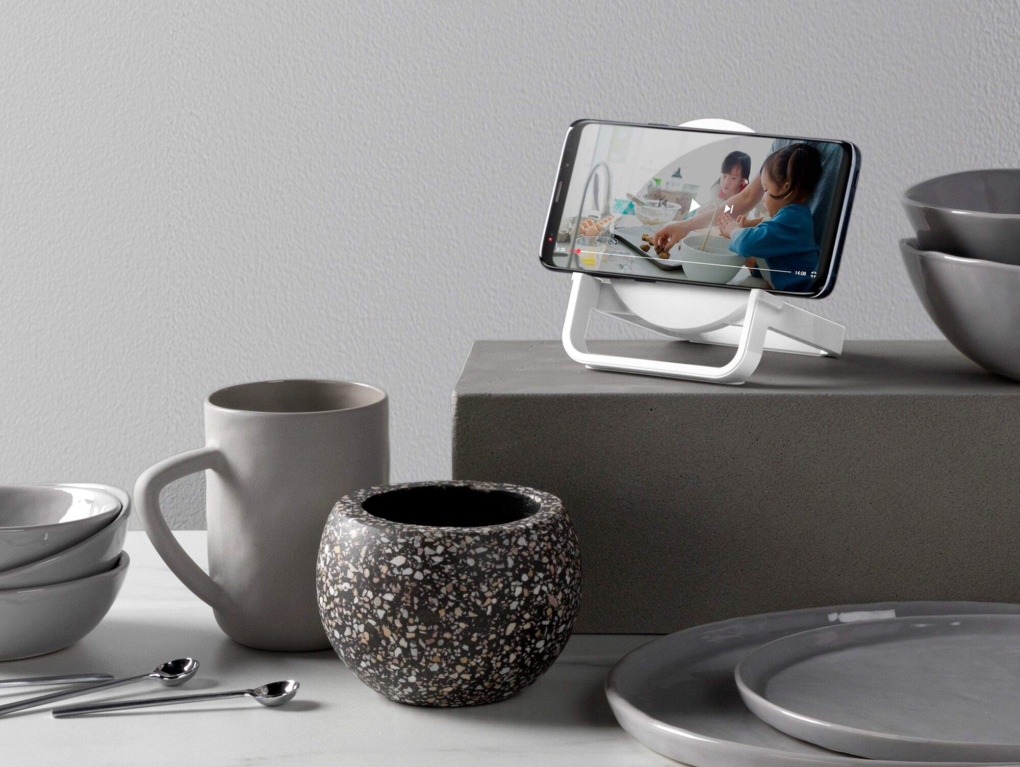 belkin-soundform-charge-altoparlante-bluetooth-con-supporto-di-ricarica-wireless image 4